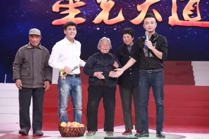 水果奶奶的绿色奇迹，一位乡村果农的故事