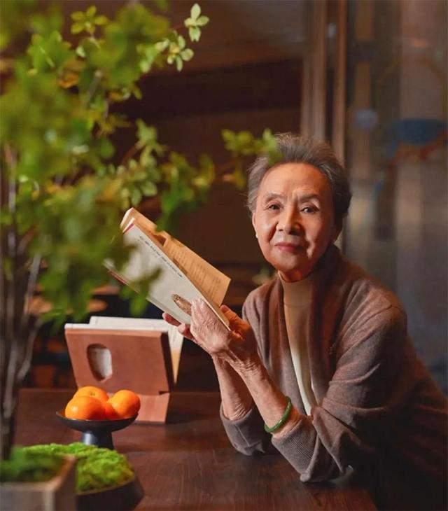 淡然生活，品味水果奶奶的智慧