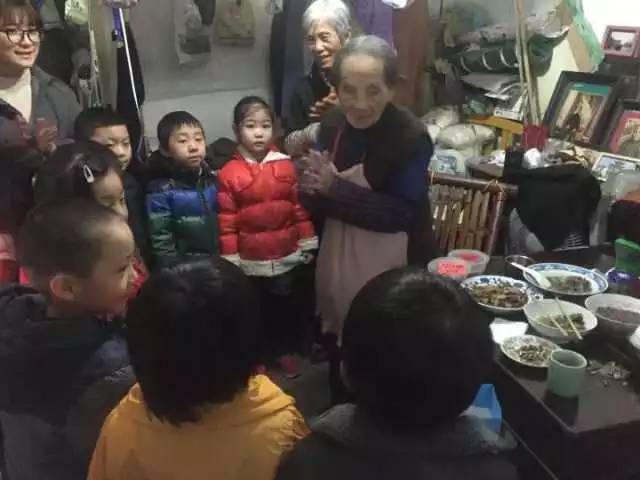 澳门水果奶奶，免费资料解密与爱心传递