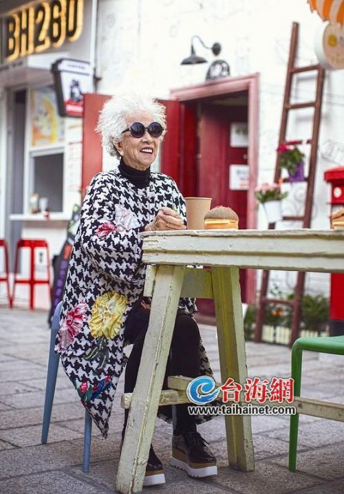 澳门水果奶奶，官方资料网与她的甜蜜传奇