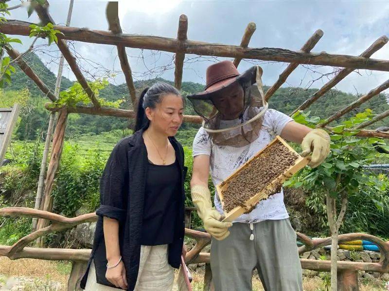 水果奶奶，乡村生活的甜蜜守护者
