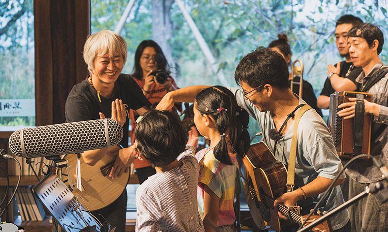 台湾水果奶奶的甜蜜旋律，揭秘主题曲甜美果香背后的故事