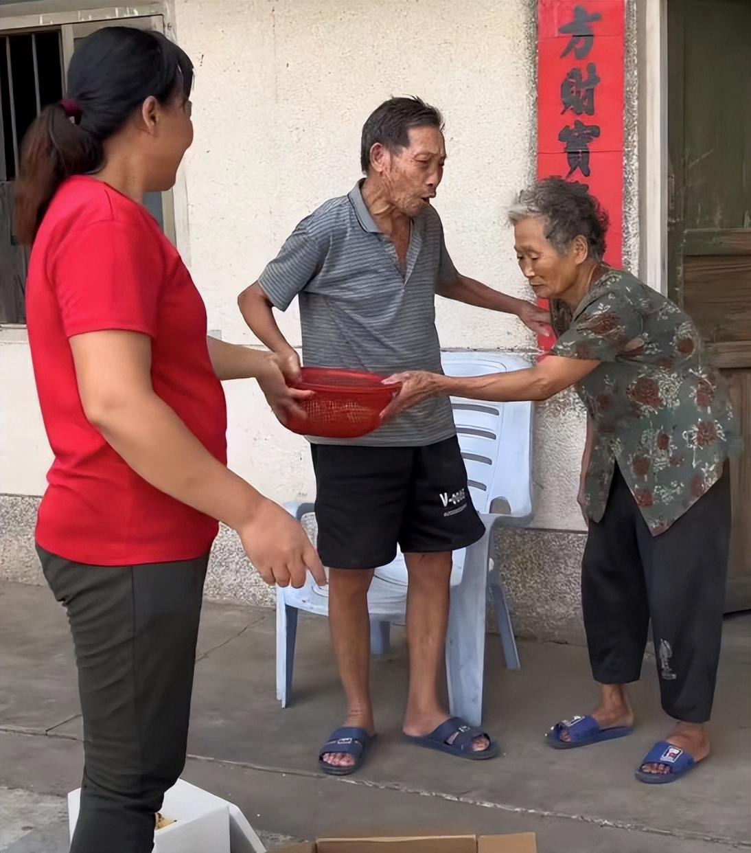 探秘水果奶奶的微博世界，数字背后的温暖与甜蜜