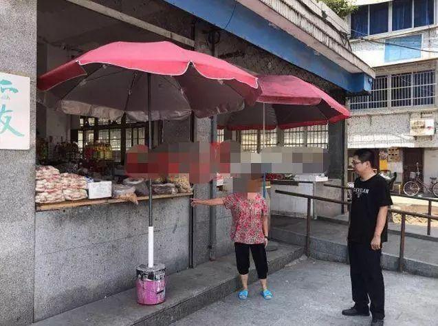 水果奶奶，一幅温馨而多彩的日常生活画卷