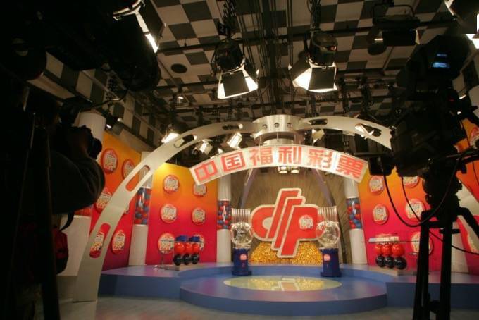 现场报码，重塑彩票购彩体验的革新之举85556本港台现场报码