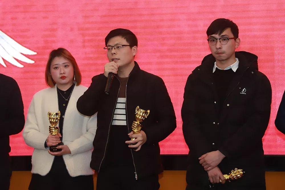 捍卫版权，拥抱正版彩香港官方出版—共创健康娱乐新生态香港正版资料全年2020