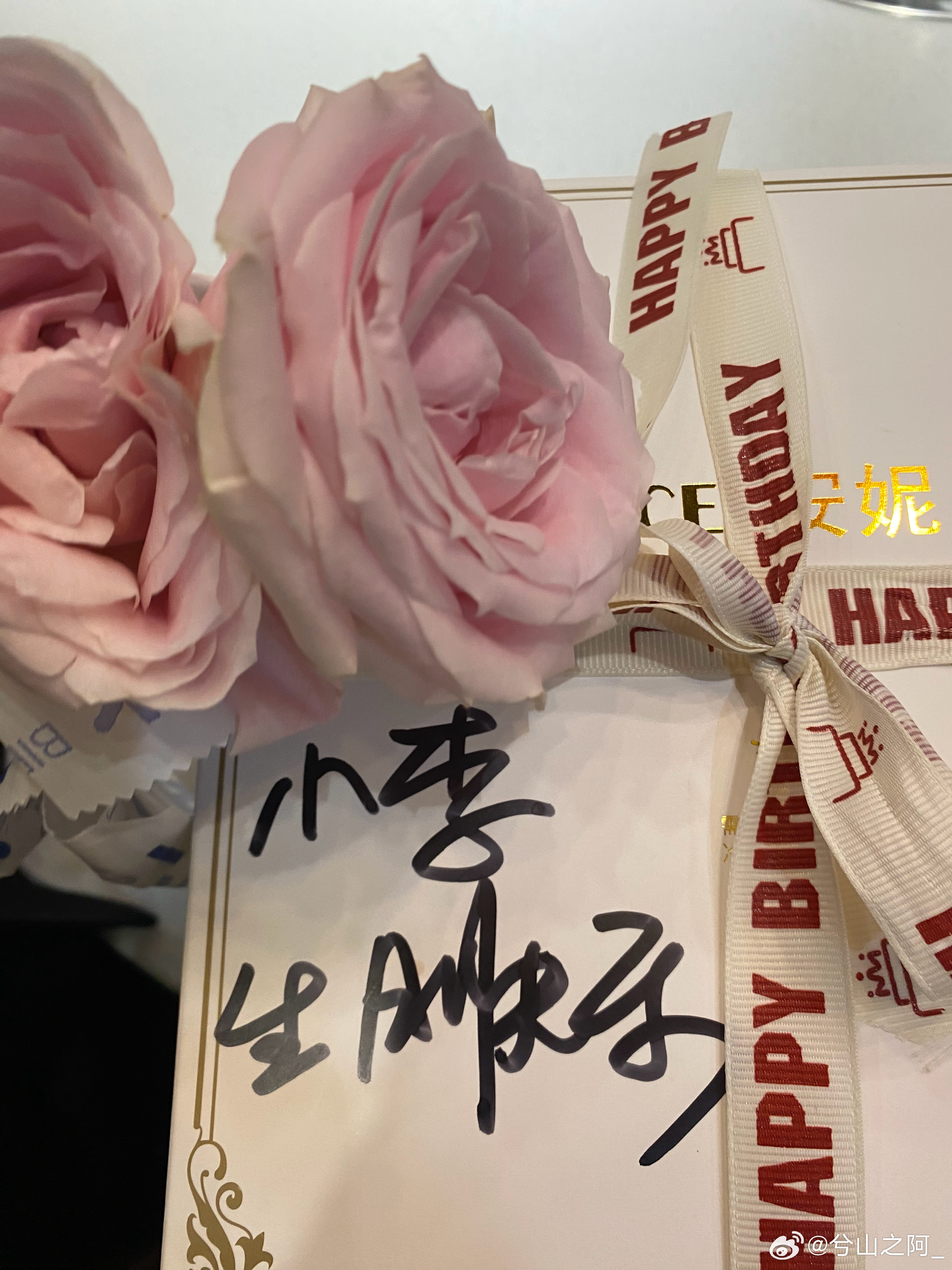 小李的意外之喜—获赠玫瑰金人的温暖故事小李获赠玫瑰金人是真的吗