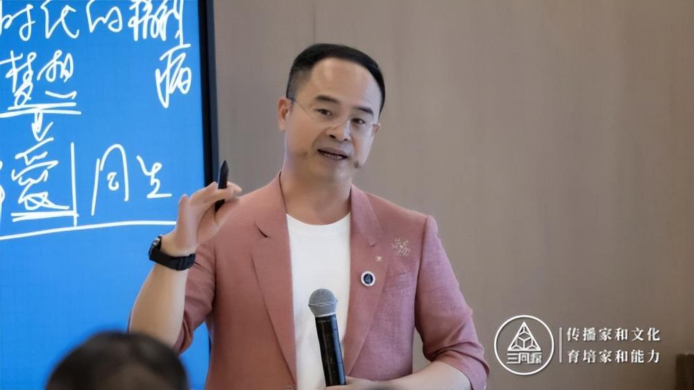 2043年澳门今晚开码料，一场数字与幸运的交汇2024年澳门今晚开码料正板